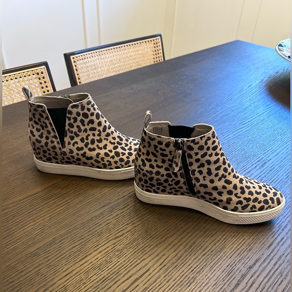 Caslon Aidy Lea Animal Print Wedge Sneaker Leopard Suede Size 7